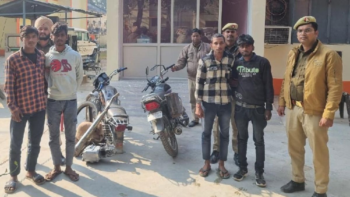 becomes a robber while trying to fulfill his girlfriends expensive hobbies four arrested in farrukhabad