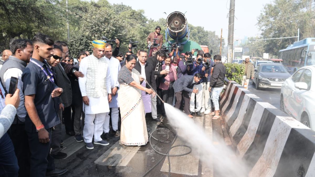delhi roads beautification gmr group csr initiative