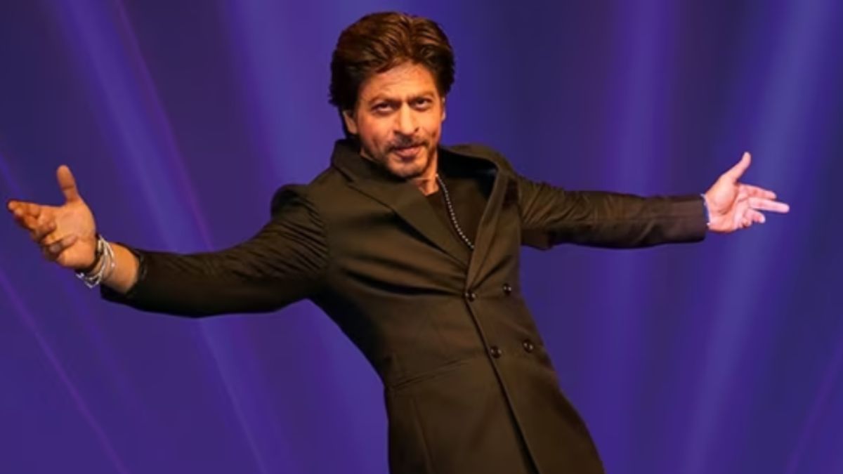 when university the deans demand shah rukh khan for his signature pose left during lecture king khan shocked