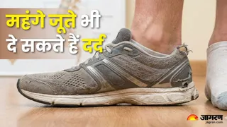 पुराने जूते: कब बदलें, कैसे पहचानें? (Picture Credit- AI Generated)