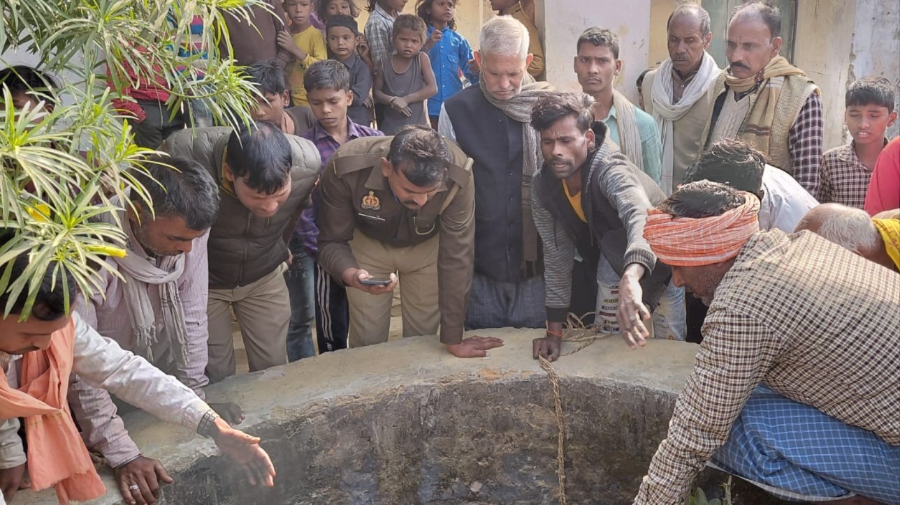 elderly woman found dead in well in shravasti police investigate