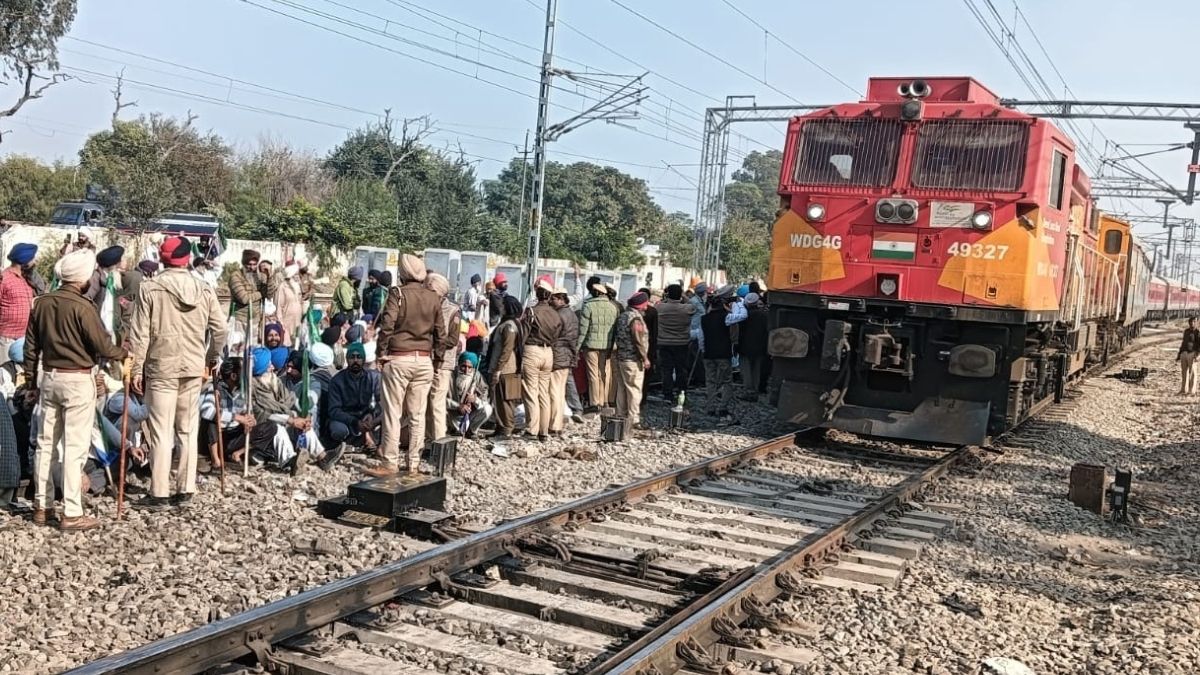 farmers protest 16 trains including the shaan e punjab were delayed due to the farmers protest causing inconvenience to passengers