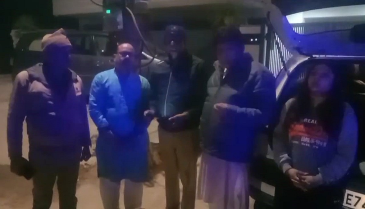 family of six rescued by panchkula police after being stuck in lift