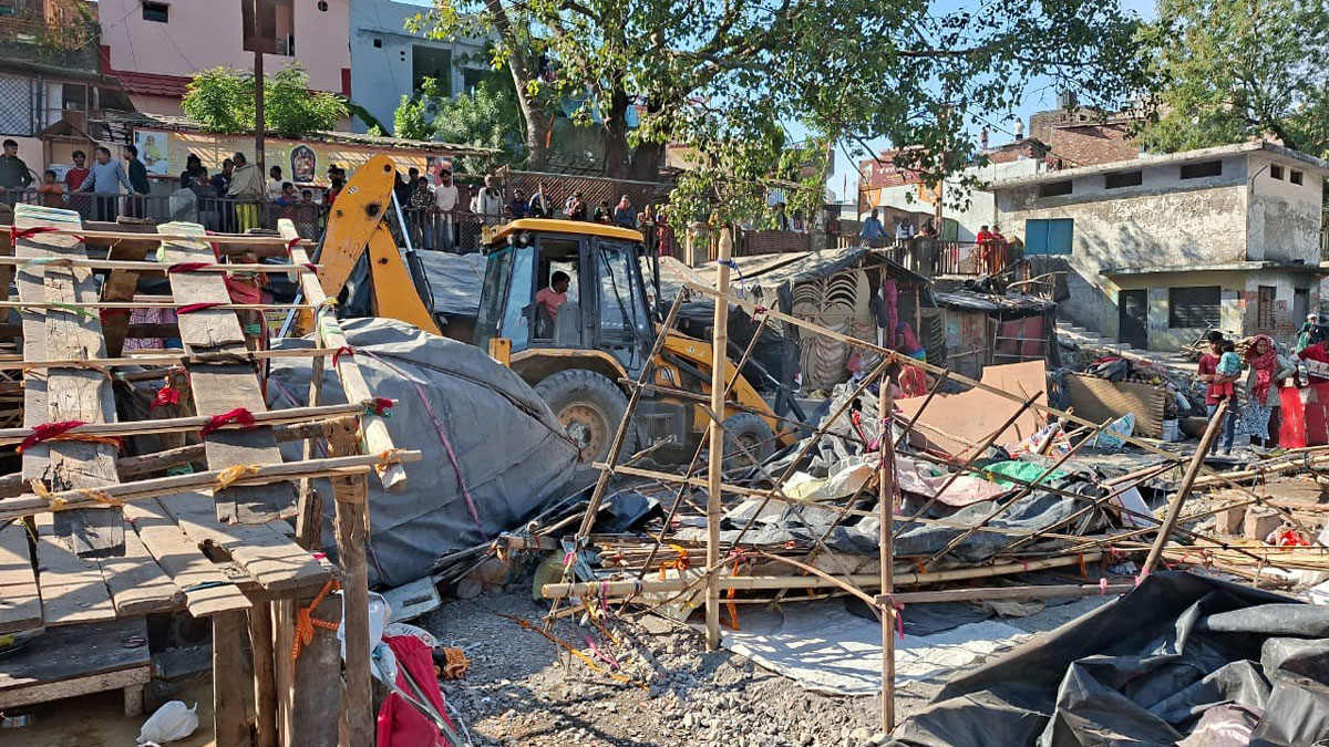 corporation demolished the encroachment done by occupying river in rishikesh
