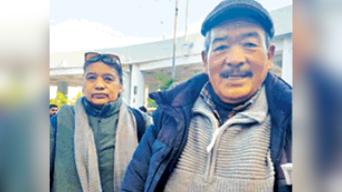 indigo airlines mixup elderly couple stranded after wrong flight