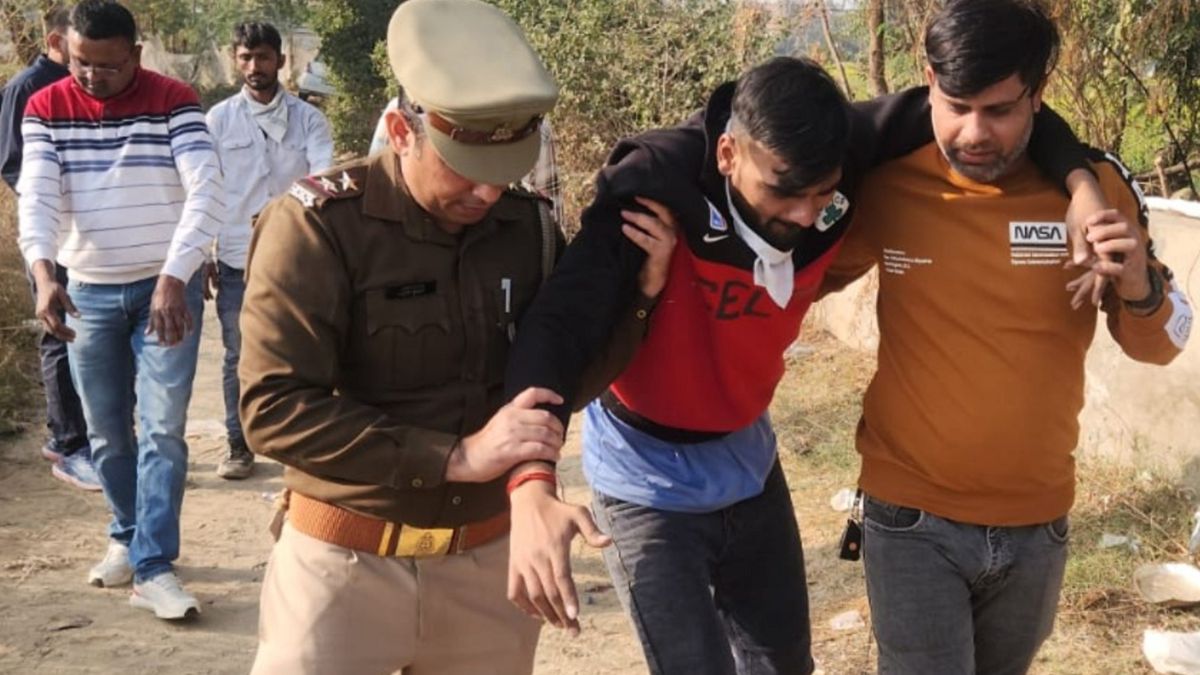 ghaziabad elderly couple attacked and robbed two arrested after encounter