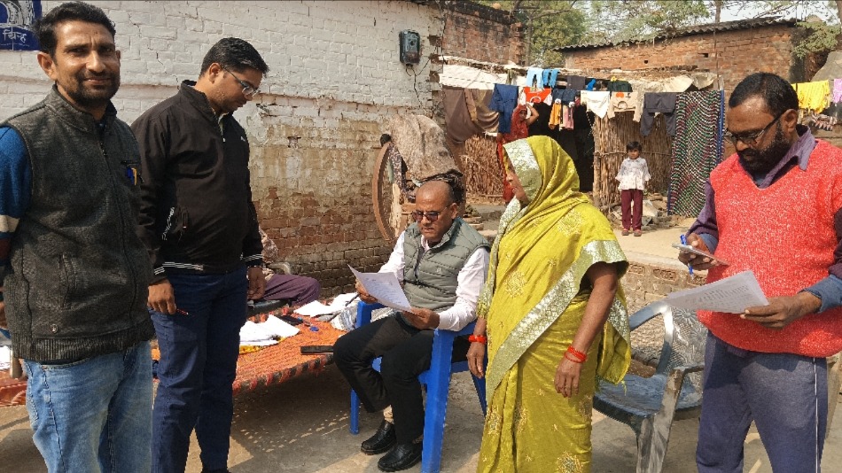 sir form filling in up difficulties for women village meetings by officials