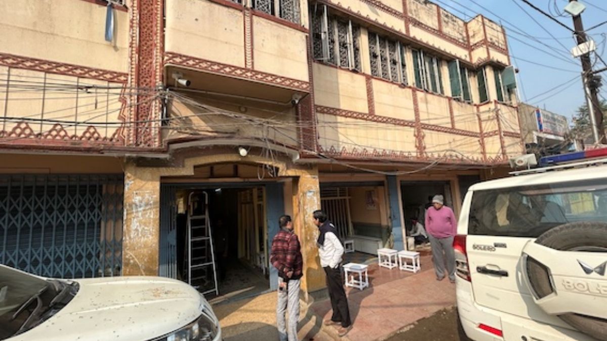 jharkhand acb raids in lakhisarai to find fugitive snigdha singh