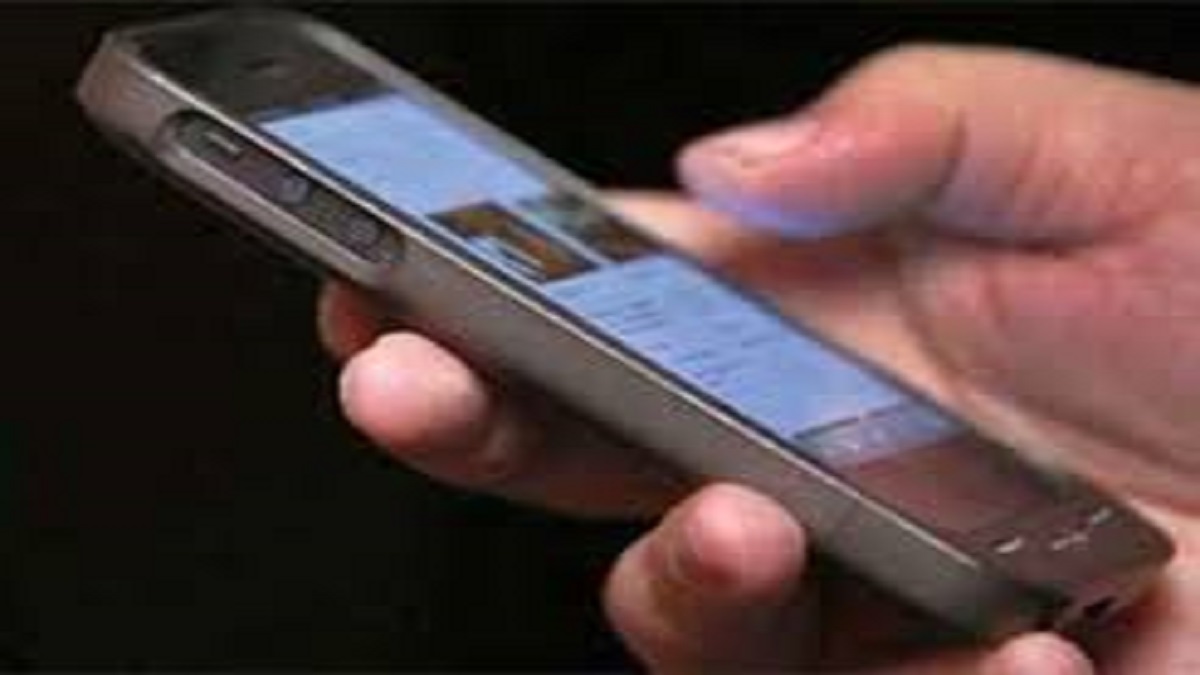elderly addicted to mobile phones along with children and reaching hospital