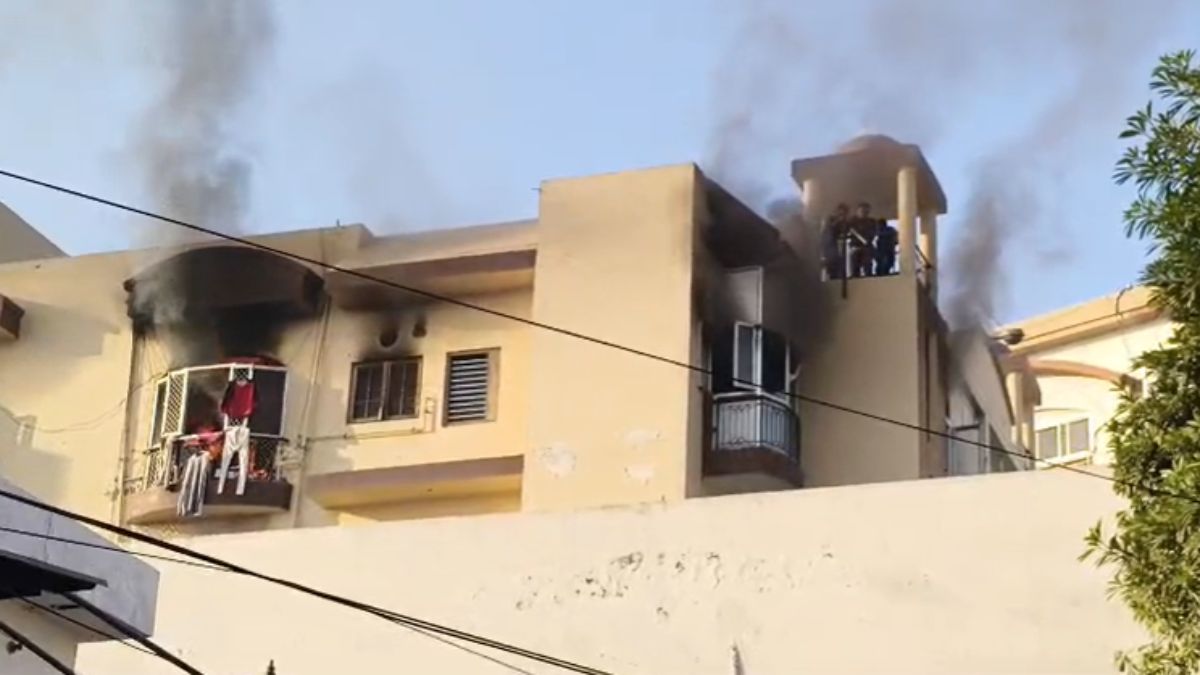 agra apartment fire family trapped on fourth floor