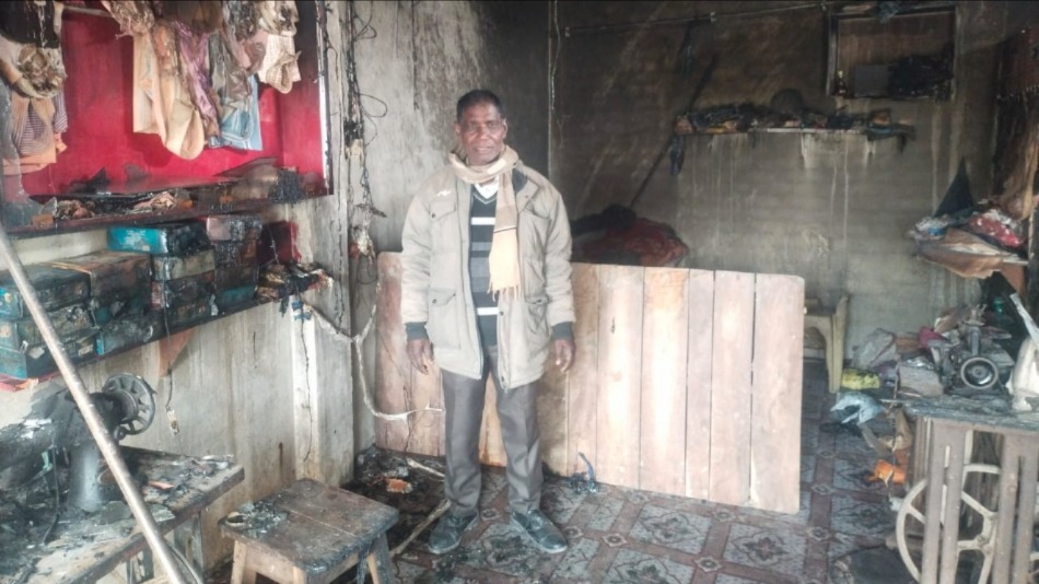 ambedkarnagar sewing shop fire 3 lakh loss