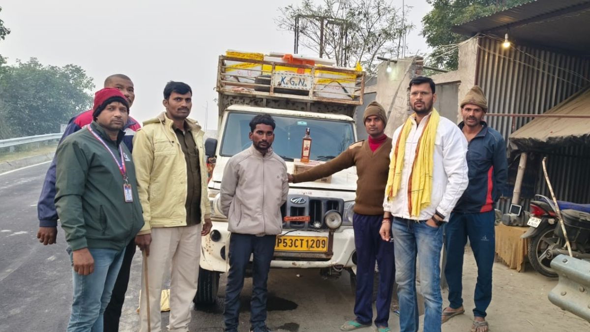 854 liters of liquor seized in bagaha driver arrested