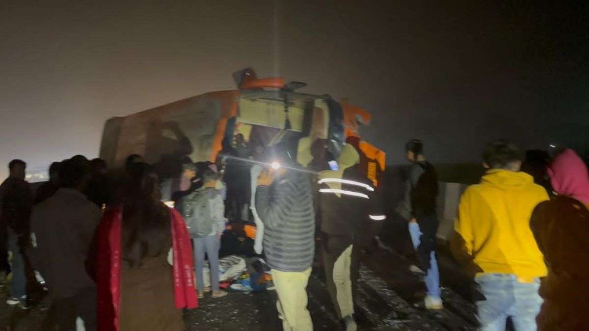 bus accident in raebareli 6 injured on lucknowchhattisgarh highway