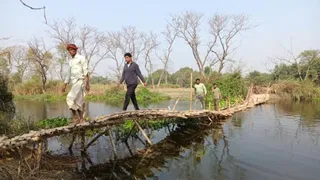 चचरी पुल के सहारे कटती है जिंदगी