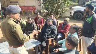 12 नामजद समेत 40 पर FIR