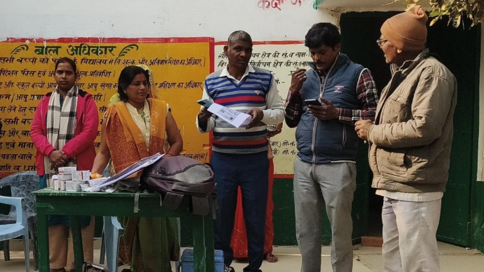 ayushman card 8 point 44 lakh beneficiaries in jaunpur yet to receive cards
