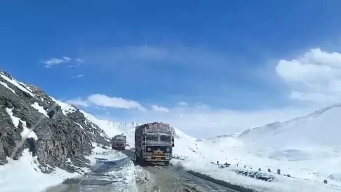 manali leh road to be closed from this evening as snowfall increases cold