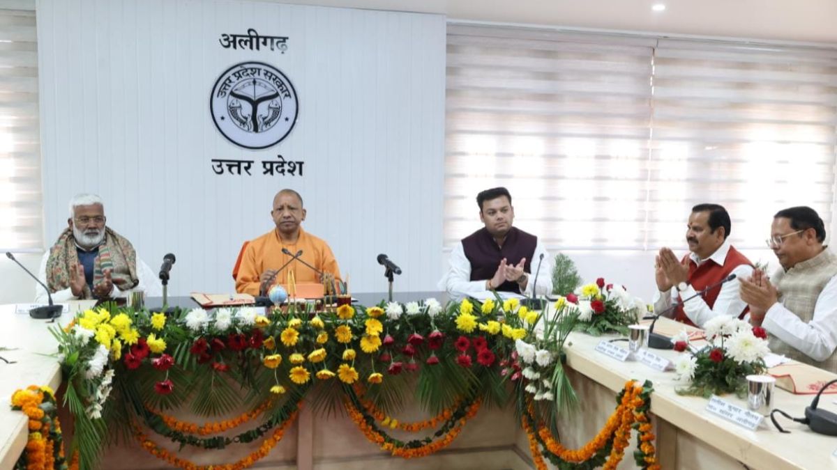 aligarh and muzaffarnagar have the most fake votes cm yogi said in aligarh