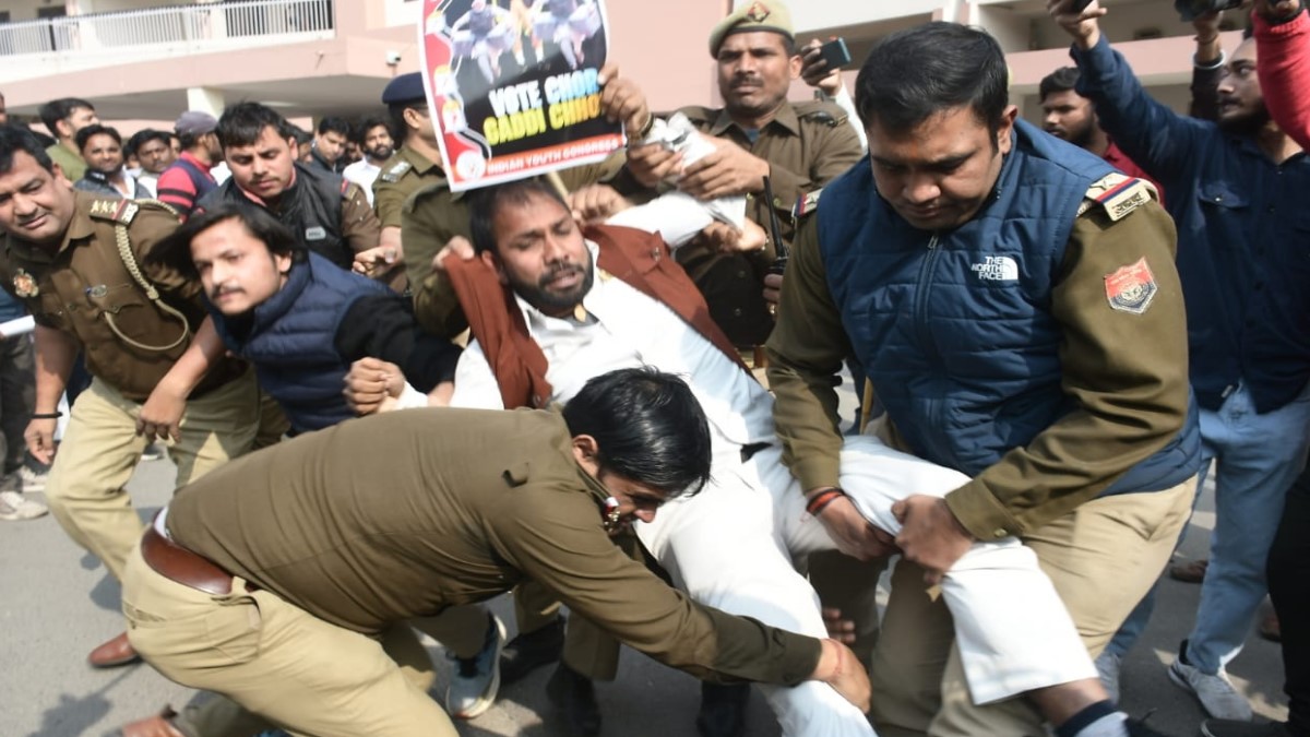 varanasi congress protest over alleged vote rigging arrests made