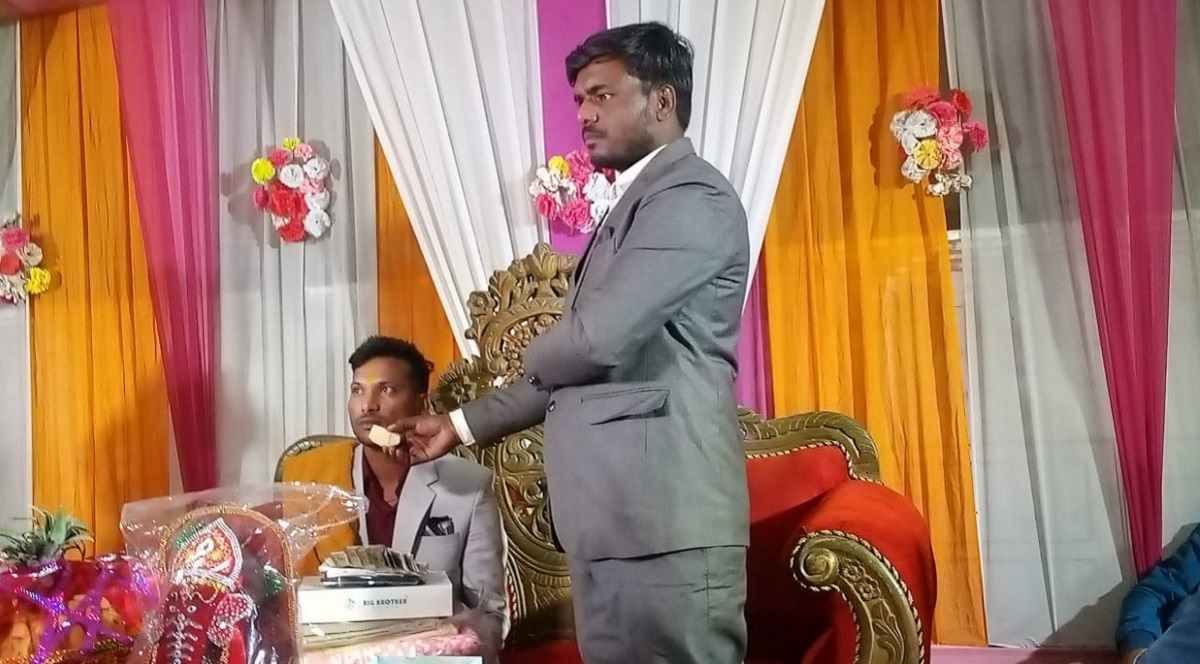 lovers engagement disrupted girlfriend creates scene