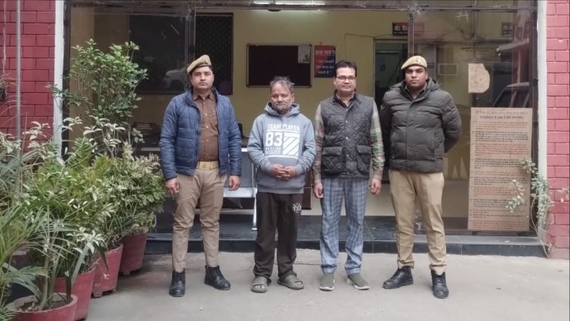 fake estamps busted in lucknow two arrested for forgery