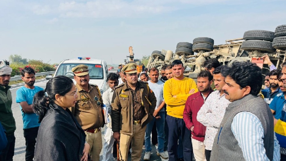 dumper overturns on bundelkhand expressway driver dies trying to evade police