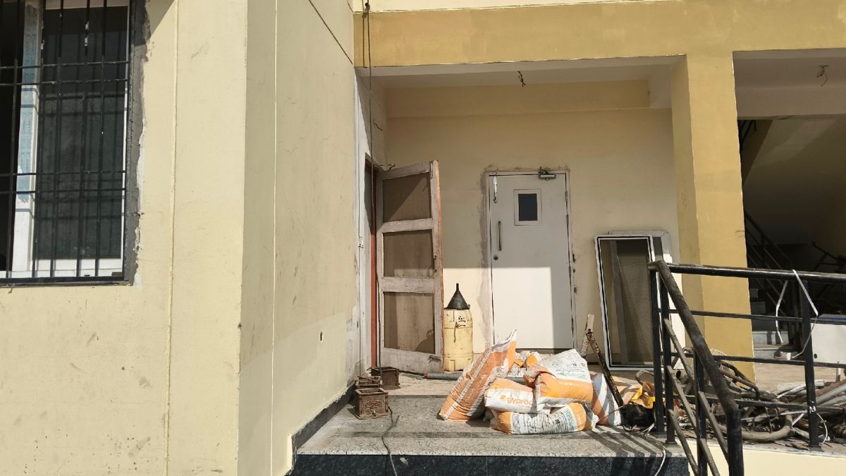 bahadurgarh armed robbers loot esic hospital steal copper worth 18 lakh