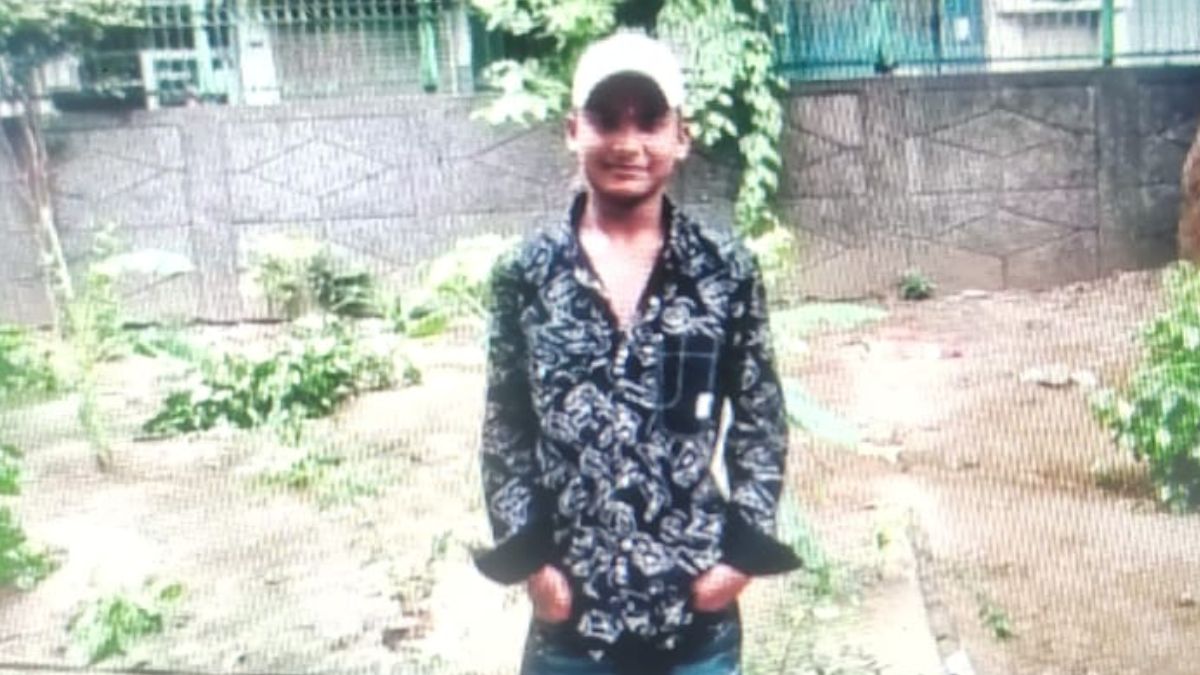 delhi shakarpur murder 22yearold shopkeeper stabbed to death