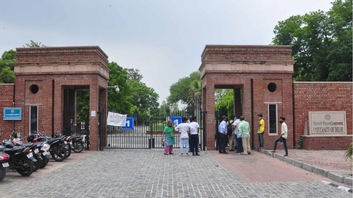 du students can pursue two regular degrees