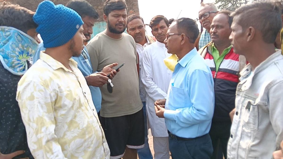 dhanbad gas leak affected residents protest lime spraying anger against bccl