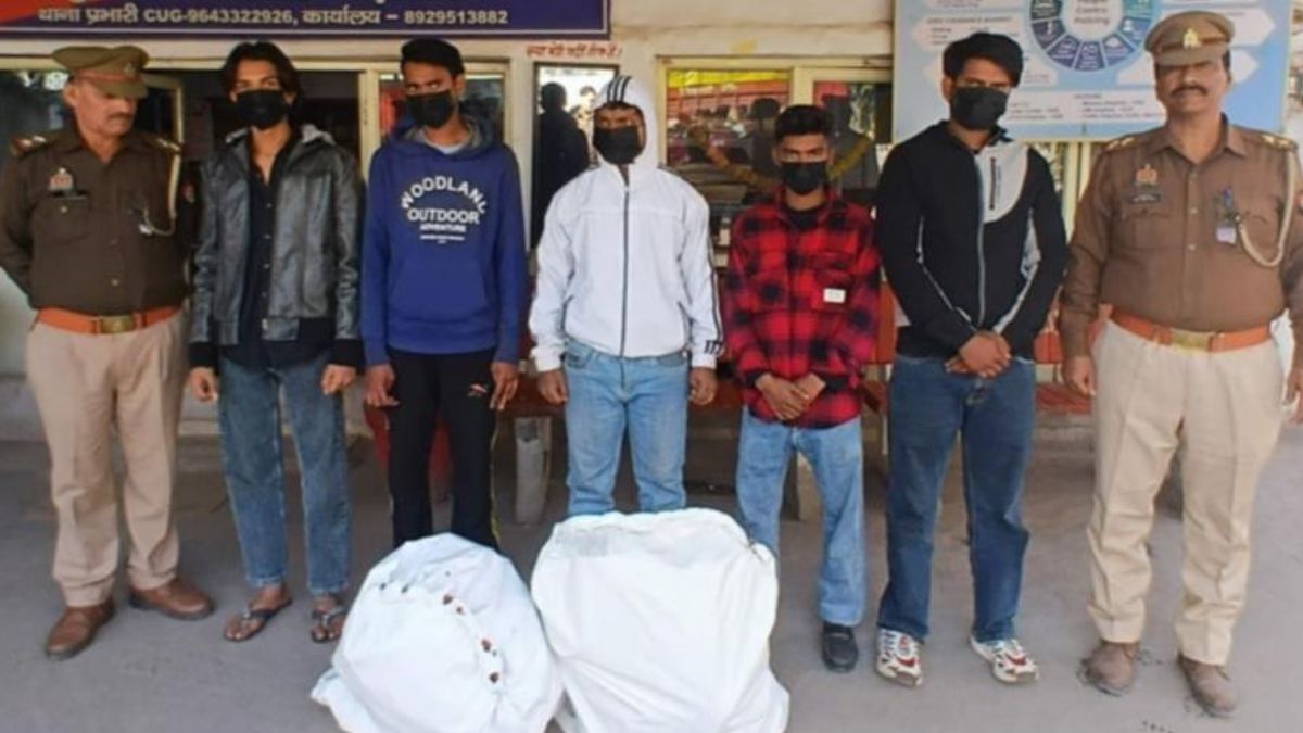 hookah bar raid 6 arrested including woman after stampede