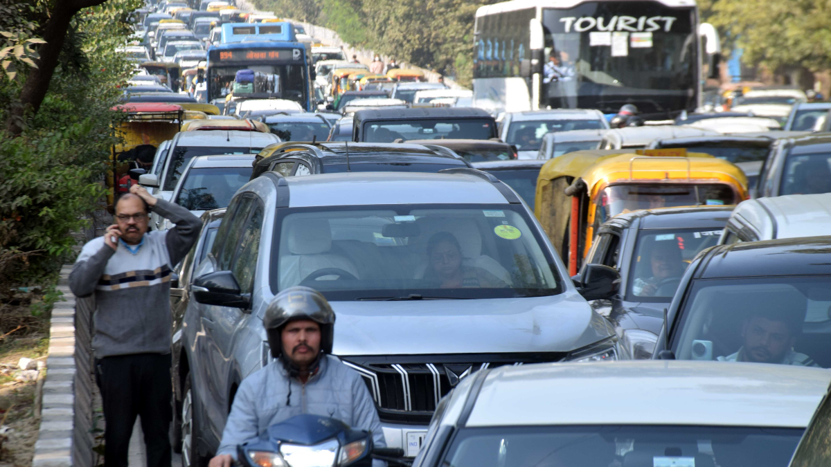 traffic chaos at saras mela heavy jam near sunder nursery
