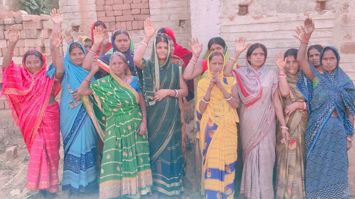 jeevika didis protest in jamui cm accused of extortion