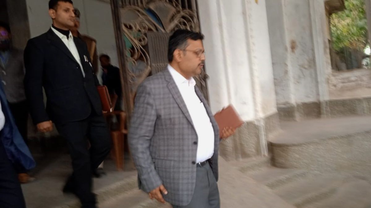 bettiah raj land secretary orders removal of encroachments in three months