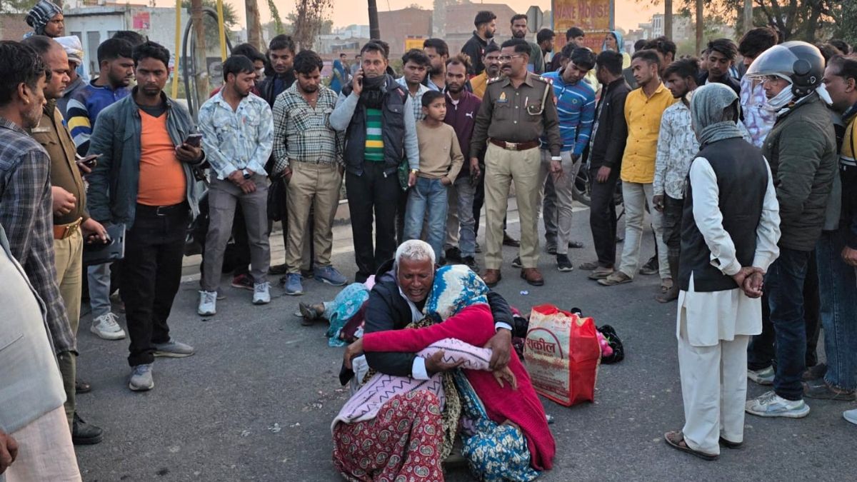 mathura container kills three on delhi agra highway