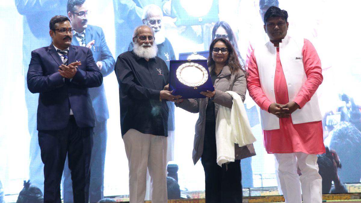 deepti mishra of jagran new media wins best digital media journalist award