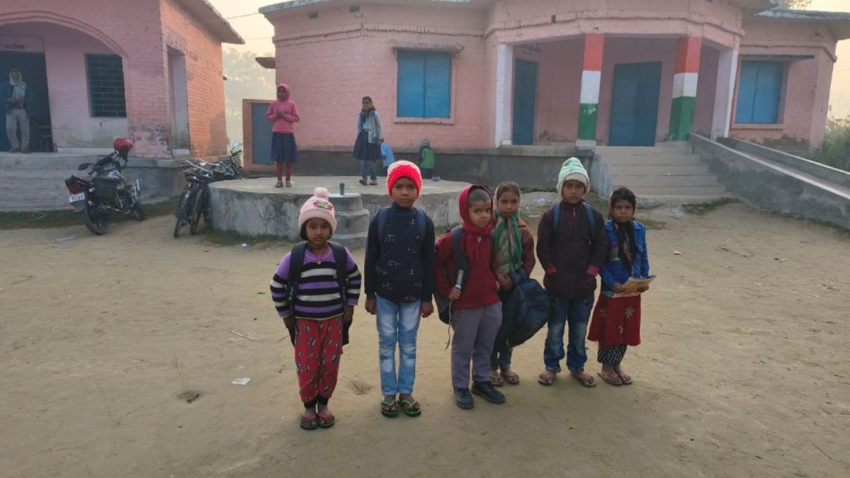 bettiah school building shortage students forced to study in two shifts