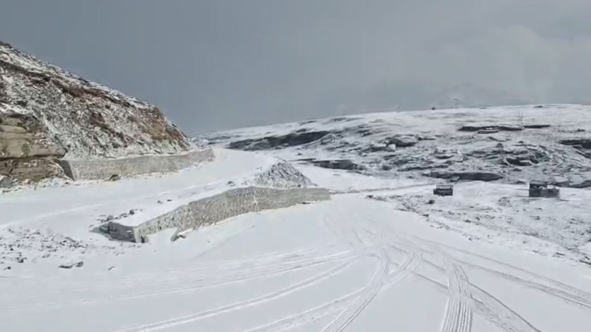 snowfall in himachal pradesh tourist destination rohtang pass lahaul manali advisory for tourists