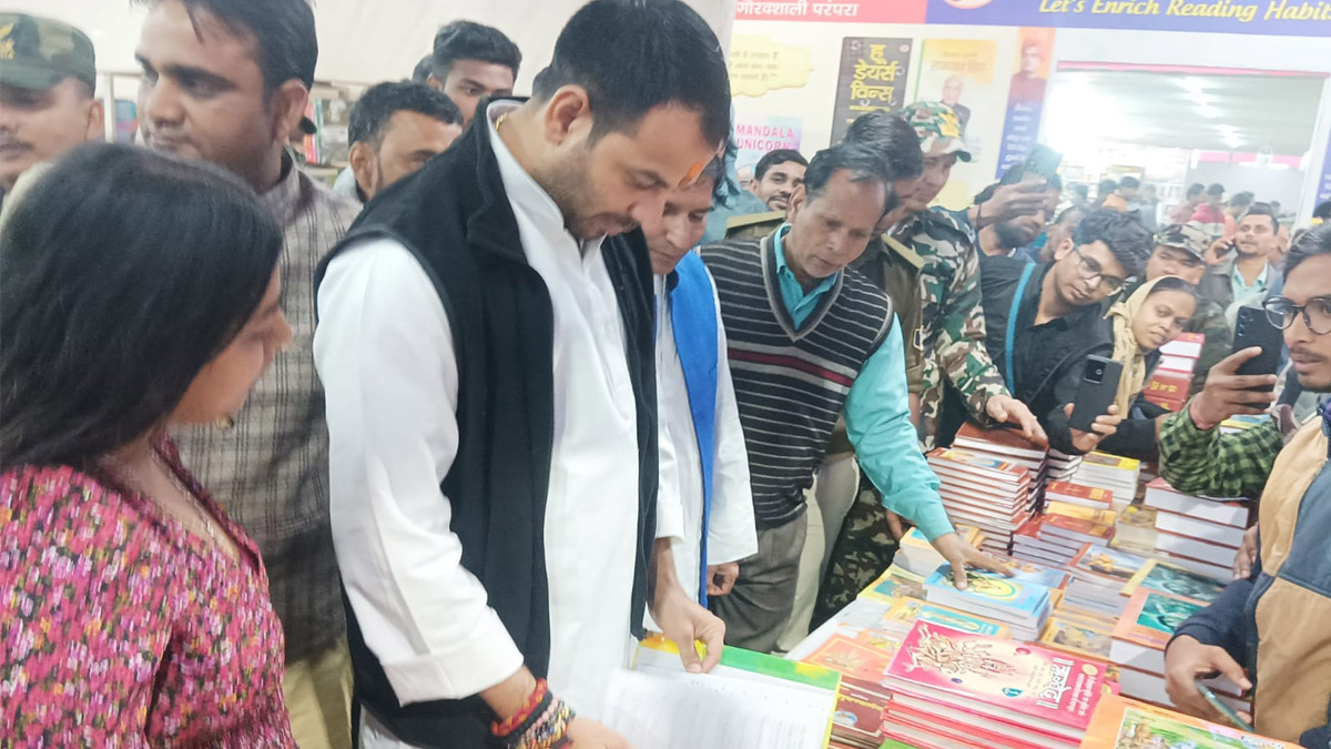 tej pratap yadav at patna book fair