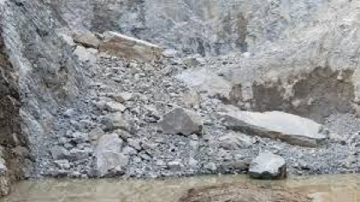 mining crisis in chaibasa 7 mines to close