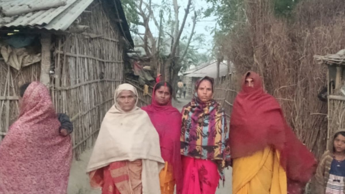 kosi erosion displaced families struggle in khagarias cold