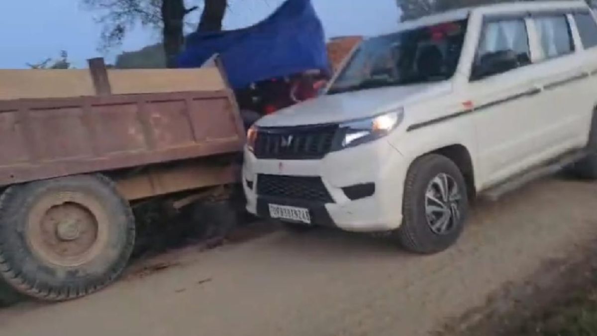 tractor rammed into the mining officer s vehicle two people arrested firozabad crime news