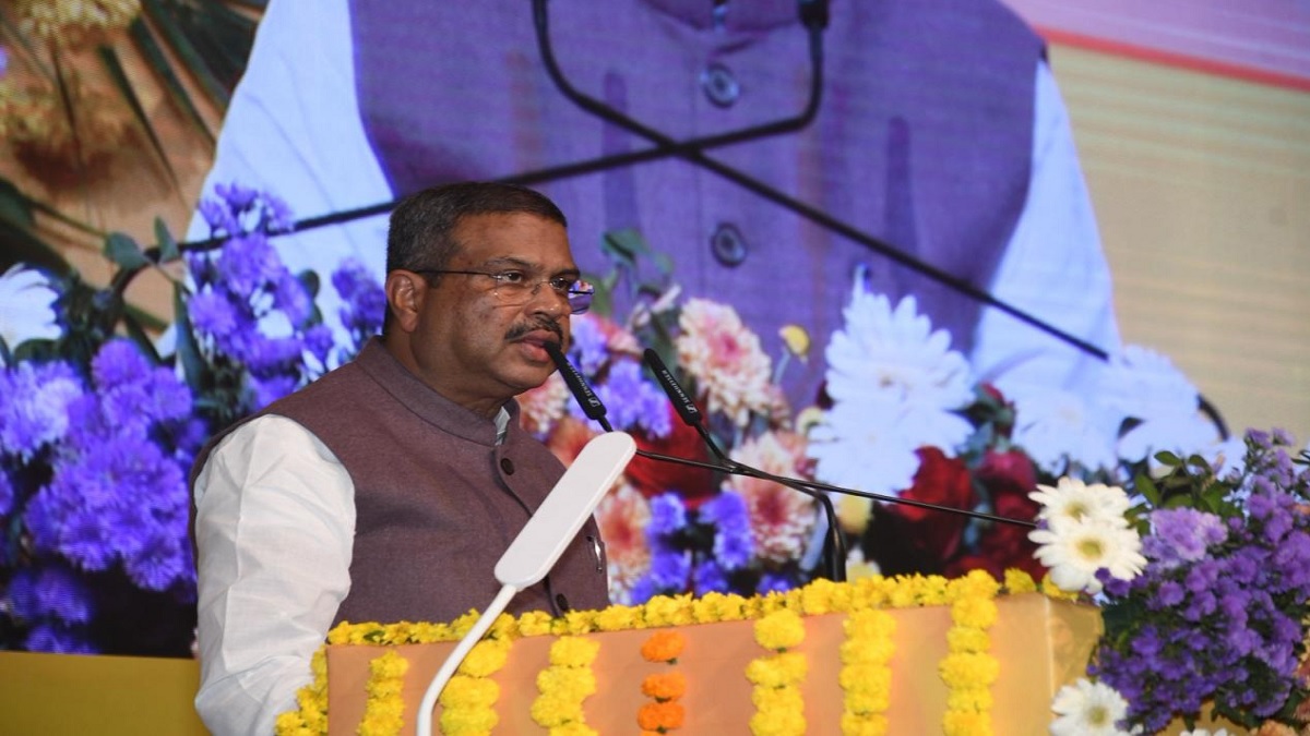 dharmendra pradhan 5 million mp kids havent seen apples says education minister