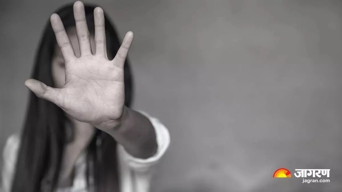 noida it company woman harassment case filed against six