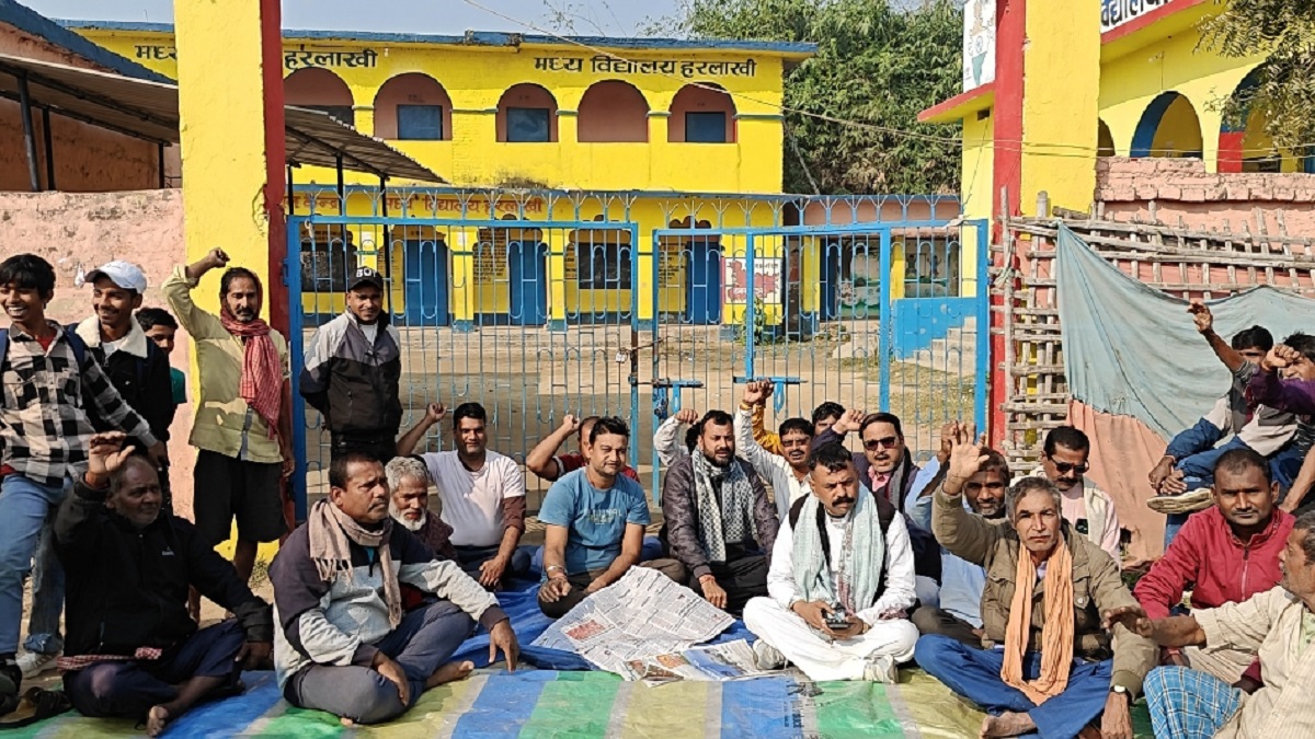students and villagers upset with the headmasters attitude locked the school in harlakhi madhubani