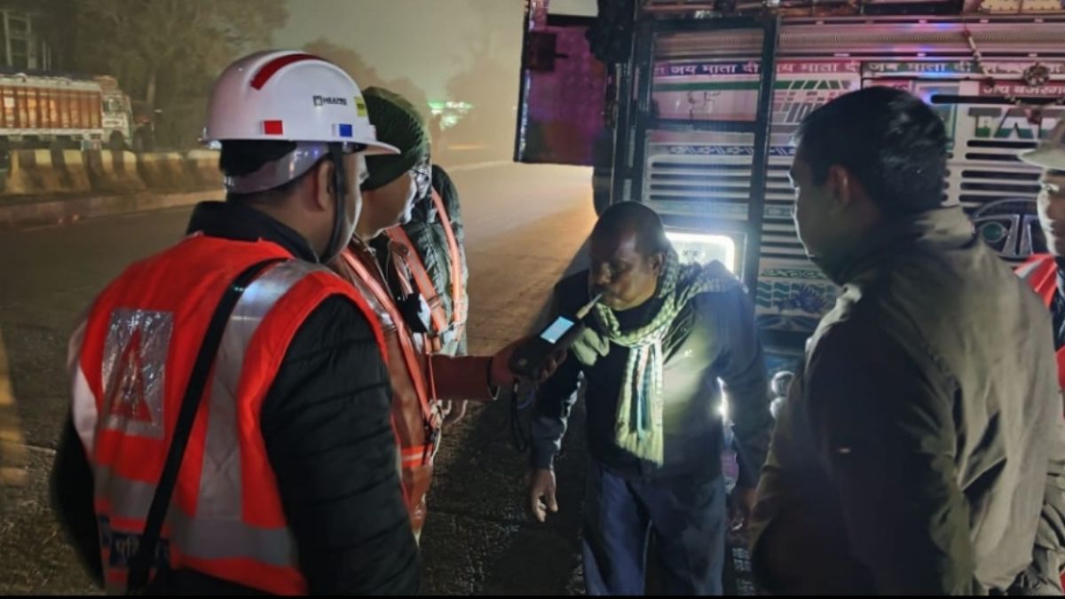 kanpur overload vehicles seized 427 lakh fine imposed