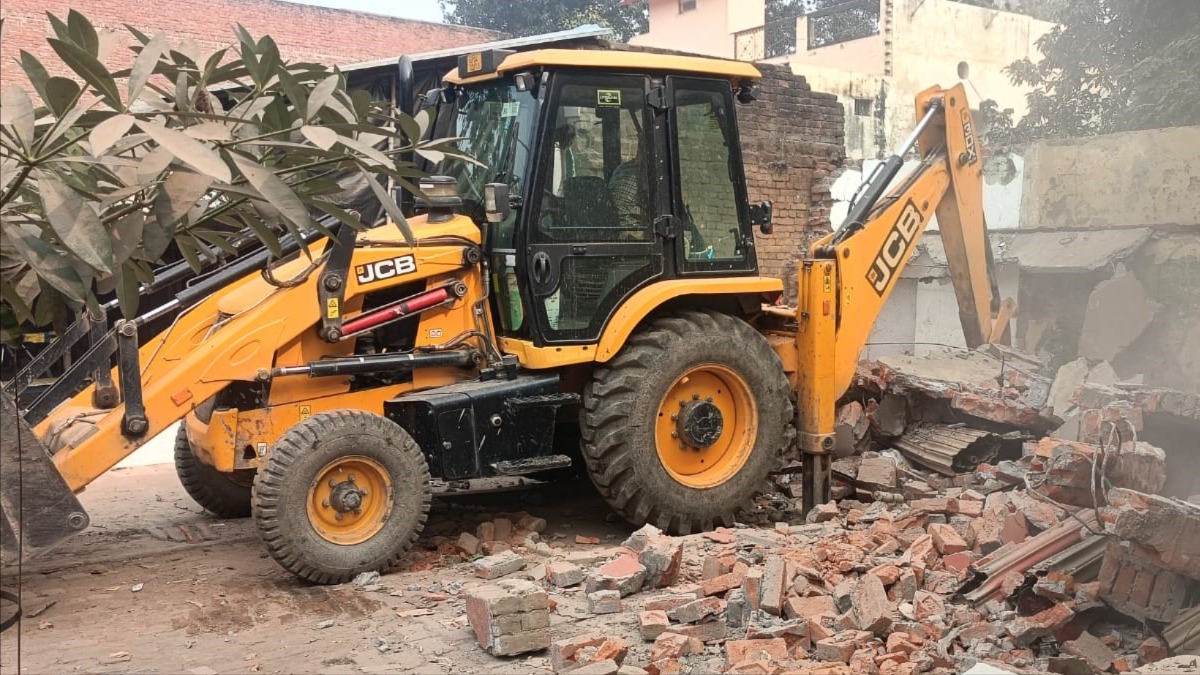 illegal plotting worth 56 crore demolished in sitapur