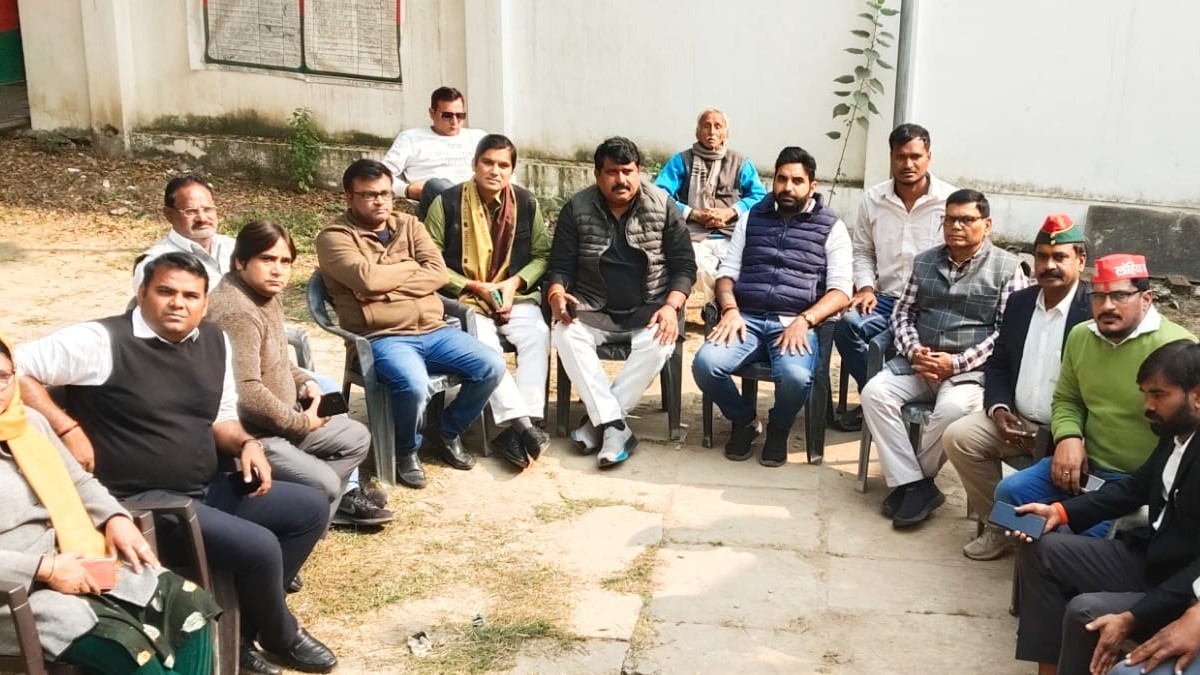 sp meeting in varanasi focuses on sir data collection