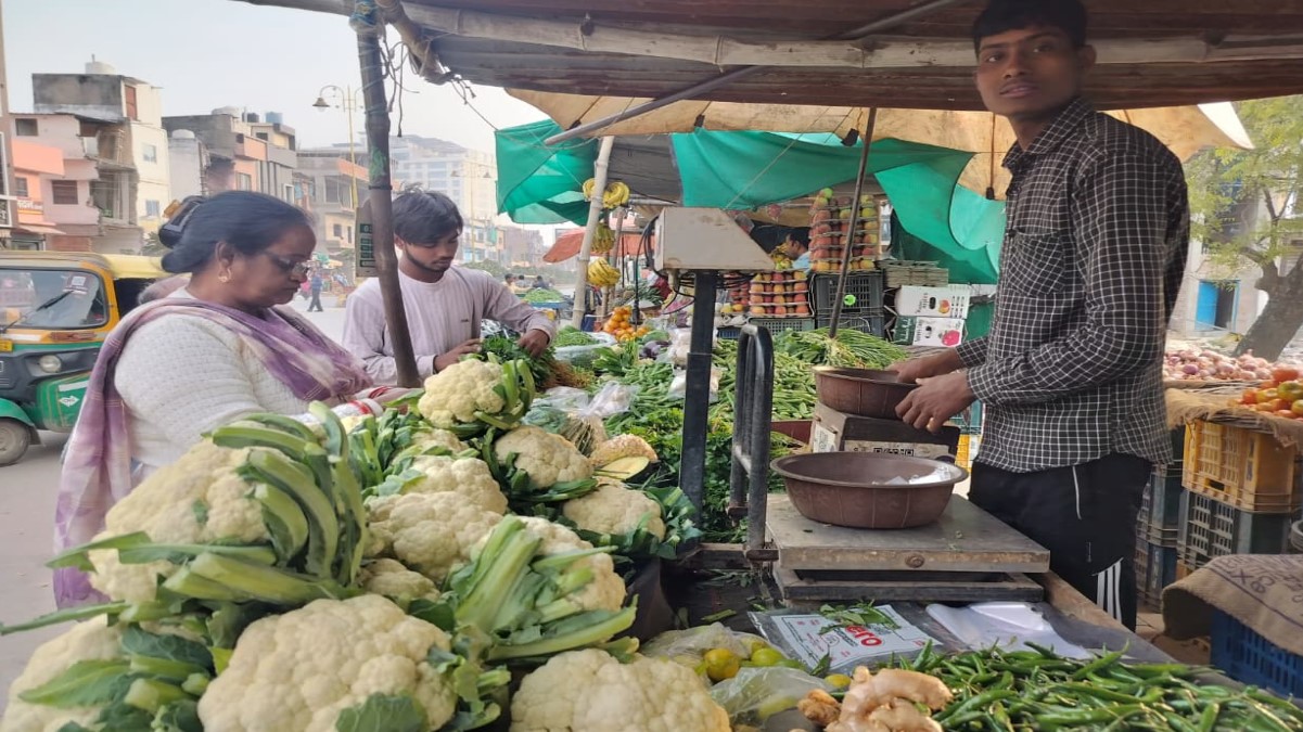 vegetable prices drop with winter arrival market analysis common man issue