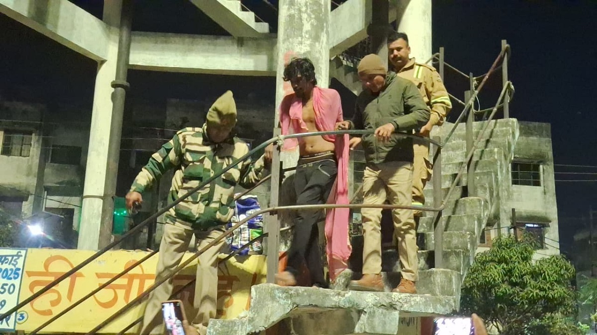 saharanpur man climbs water tank over wife dispute